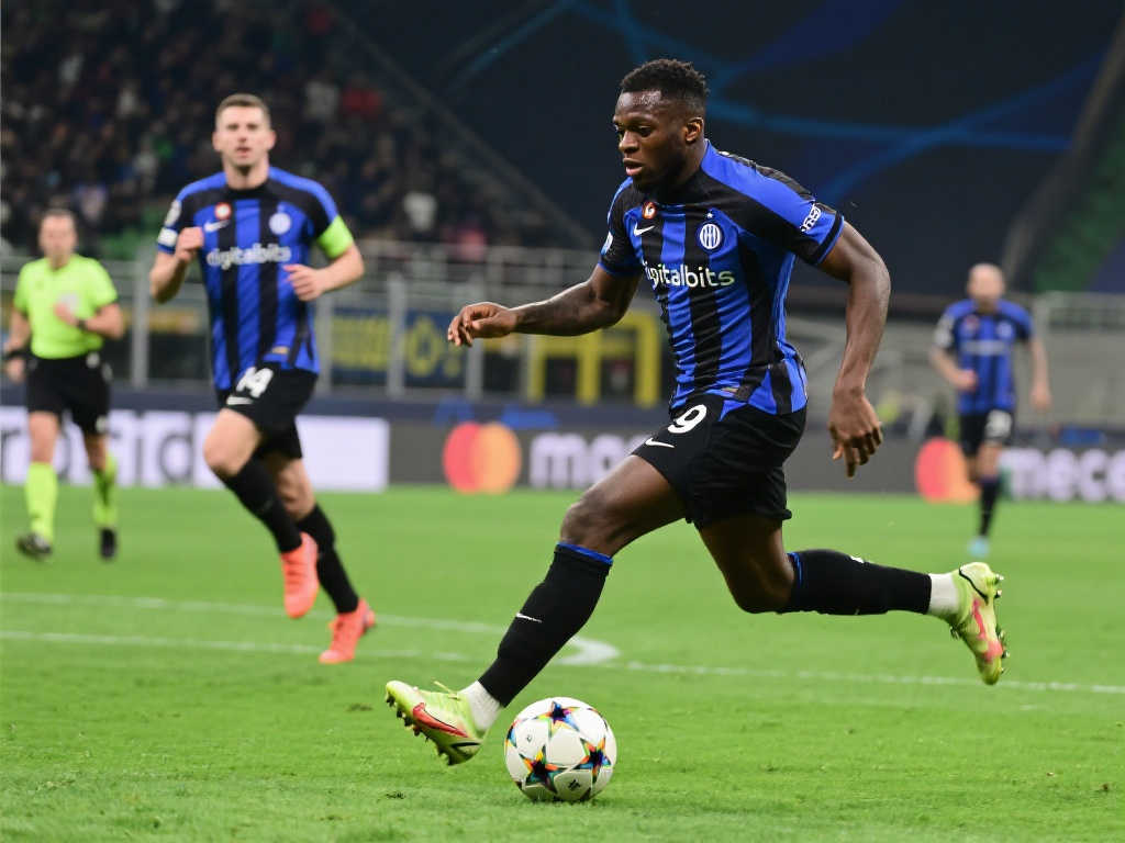 球队走出低 球队走出低